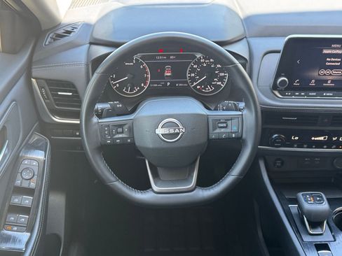 Used 2025 Nissan Rogue SV AWD/4WD image 30