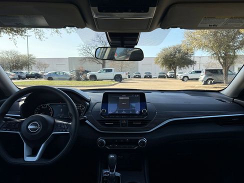 Used 2025 Nissan Altima 2.5 SV image 33