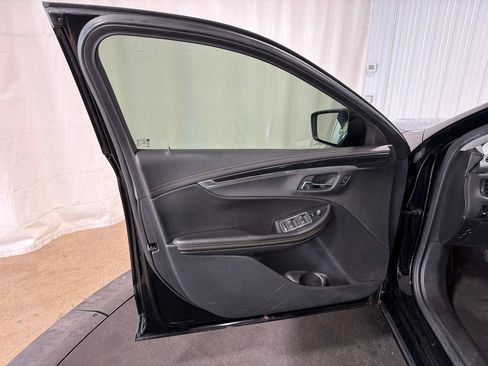 Used 2016 Chevrolet Impala LT FWD image 4