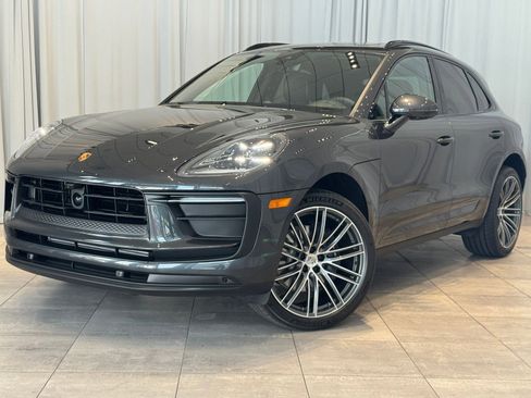 Used 2025 Porsche Macan image 1