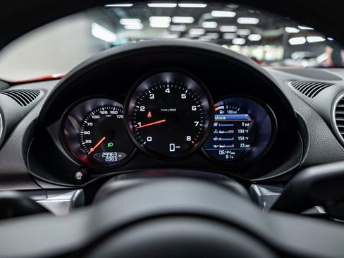 Used 2022 Porsche 718 Cayman RWD image 14
