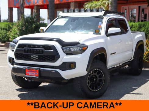 Used 2021 Toyota Tacoma TRD Off-Road w/ Technology Package AWD/4WD image 4