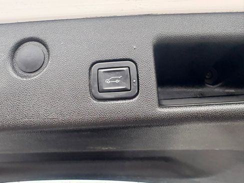 Used 2018 Chevrolet Equinox LT image 38