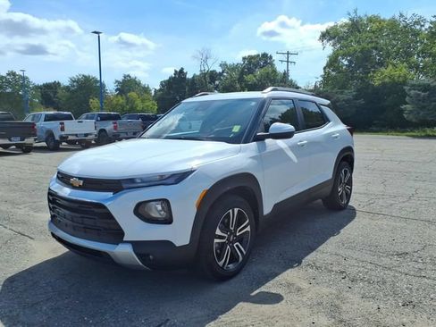 Used 2023 Chevrolet TrailBlazer LT FWD image 3