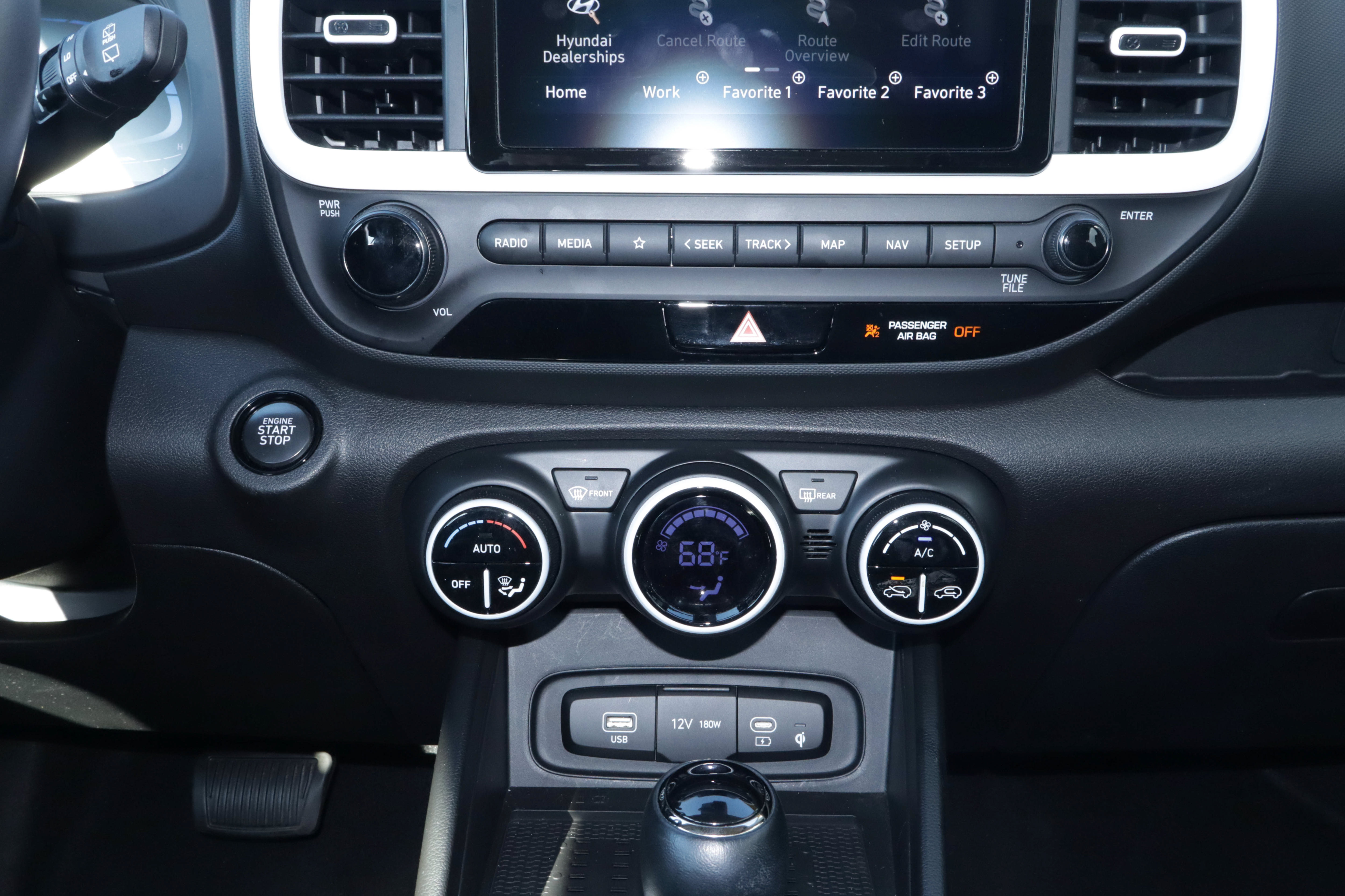 Used 2025 Hyundai Venue Limited FWD image 11