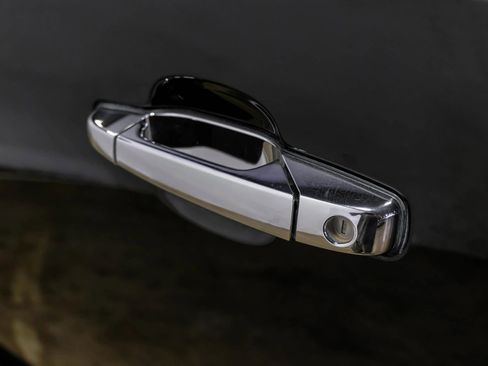 Used 2012 Chevrolet Avalanche LS image 32