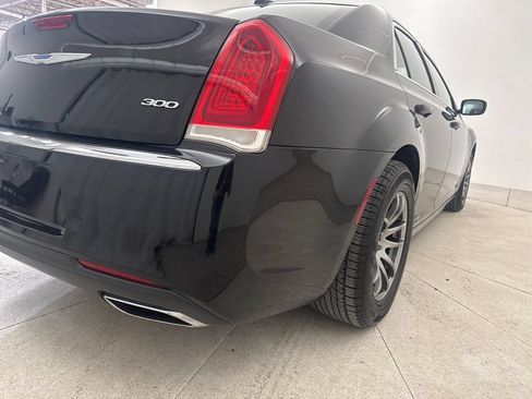 Used 2018 Chrysler 300 Touring RWD image 24