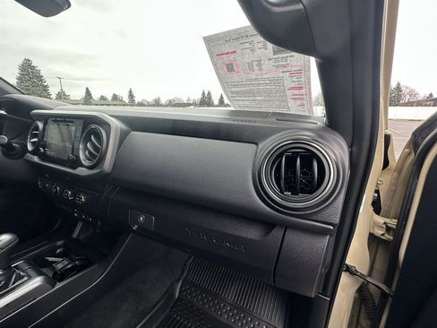 Used 2019 Toyota Tacoma TRD Off-Road image 23