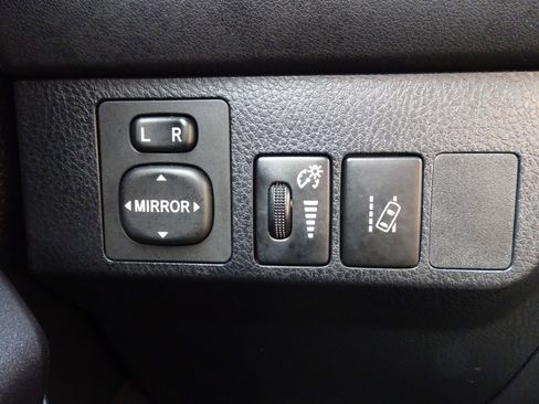 Used 2018 Toyota RAV4 LE w/ All Weather Liner Package image 26