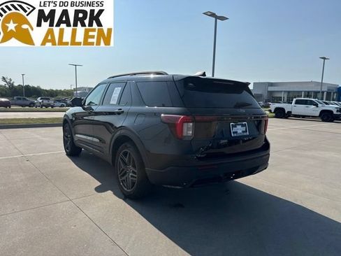 Used 2025 Ford Explorer ST-Line w/ ST-Line Street Pack AWD/4WD image 4