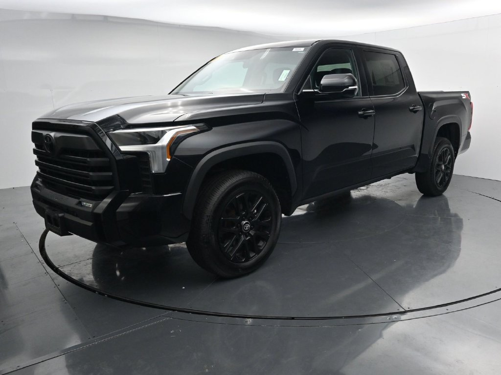 Used 2023 Toyota Tundra SR5 w/ SR5 Convenience Package AWD/4WD image 4