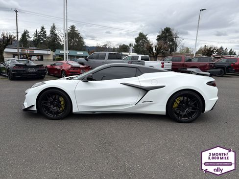 Used 2024 Chevrolet Corvette Z06 w/ Stealth Interior Trim Package image 2