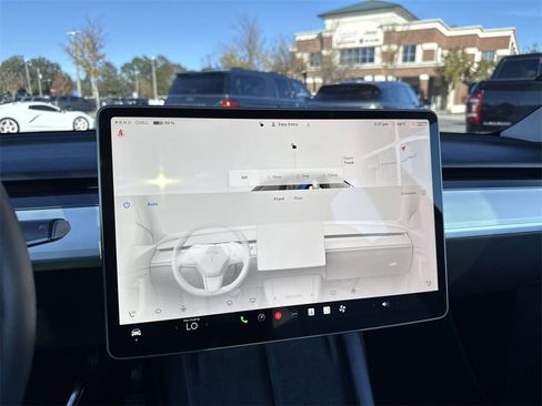 Used 2023 Tesla Model Y Long Range image 19