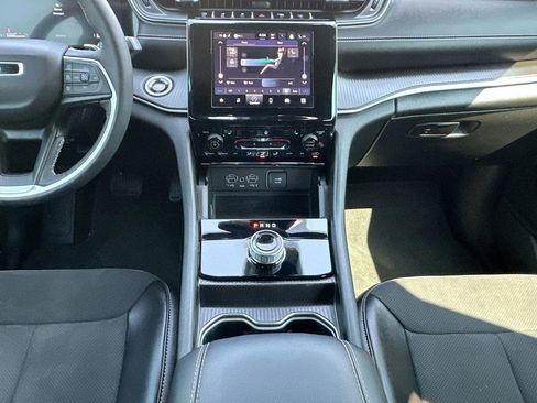 Used 2024 Jeep Grand Cherokee L Altitude image 13