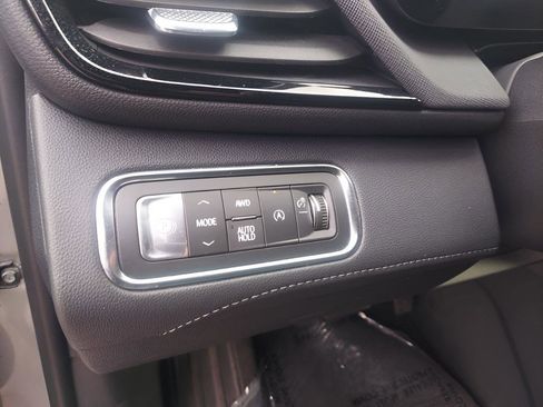 Used 2025 Buick Enclave Preferred AWD/4WD image 13