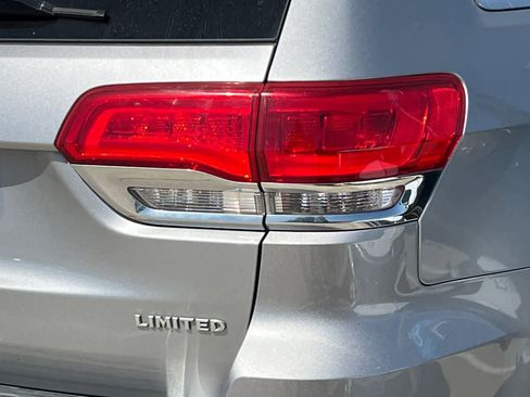 Used 2017 Jeep Grand Cherokee Limited w/ Luxury Group II RWD image 13
