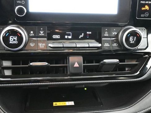 Used 2025 Toyota Highlander XSE AWD/4WD image 17