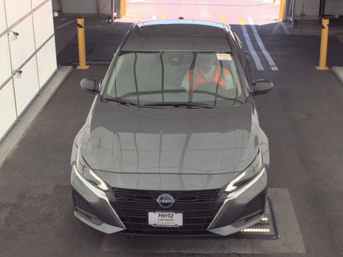 Used 2025 Nissan Altima 2.5 SV FWD image 33