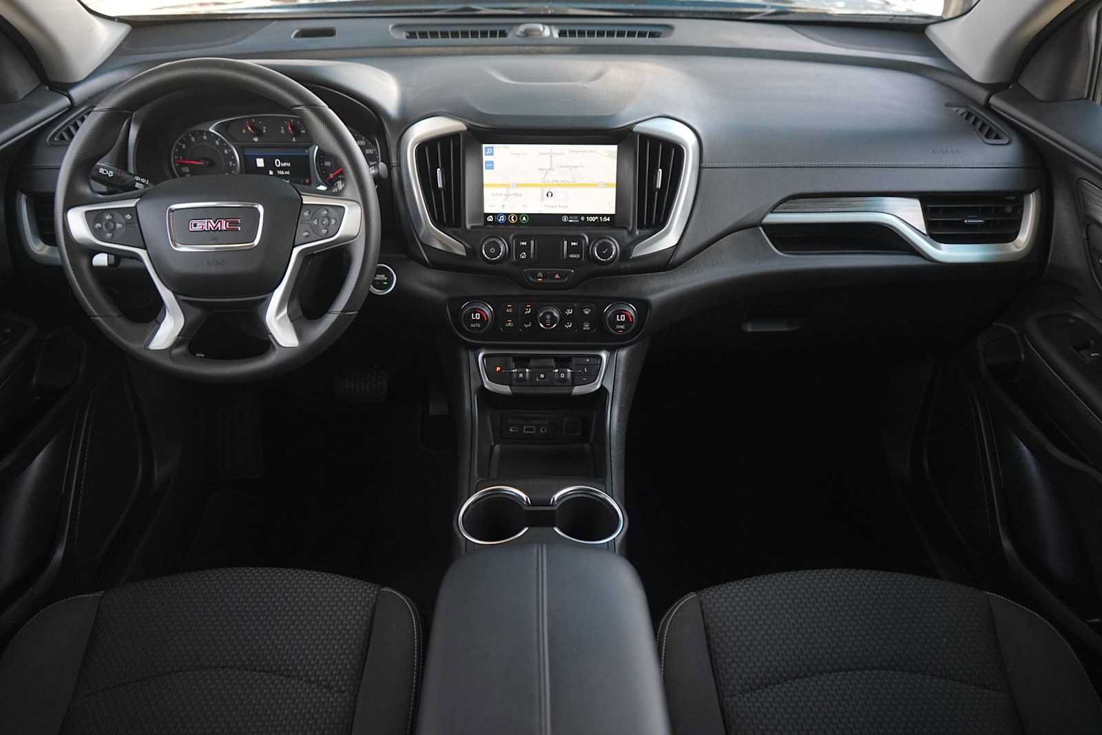 Used 2024 GMC Terrain SLE w/ Driver Convenience Package FWD image 10