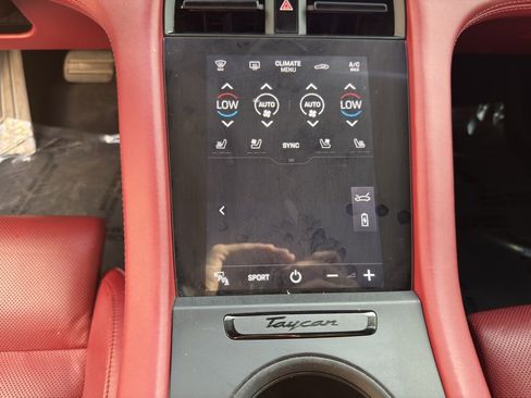 Used 2022 Porsche Taycan image 28