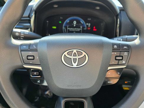 Used 2025 Toyota Camry LE AWD/4WD image 23