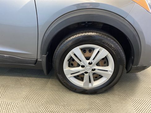 Used 2018 Nissan Kicks S image 39