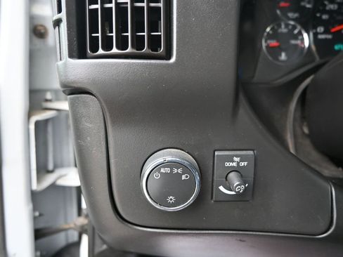 Used 2017 Chevrolet Express 3500 RWD image 15