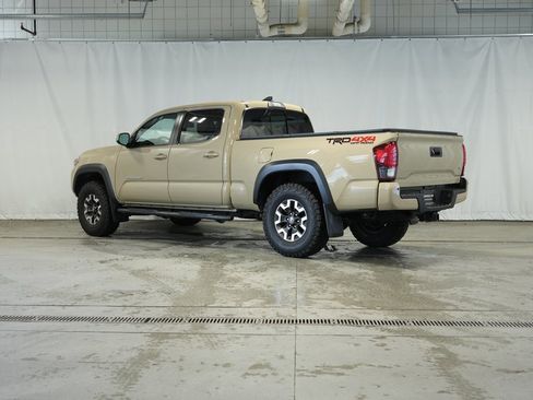 Used 2019 Toyota Tacoma TRD Off-Road w/ Technology Package image 3