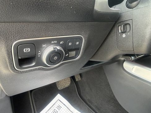 Used 2022 Mercedes-Benz GLB 250 4MATIC image 13
