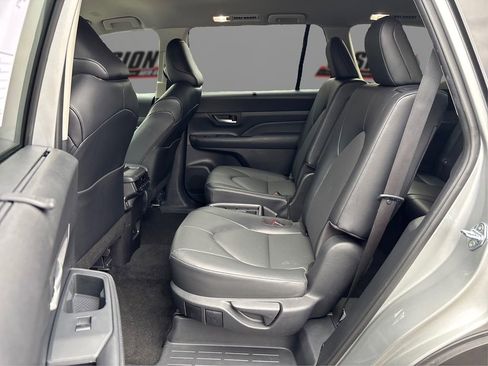 Used 2025 Toyota Grand Highlander AWD image 10