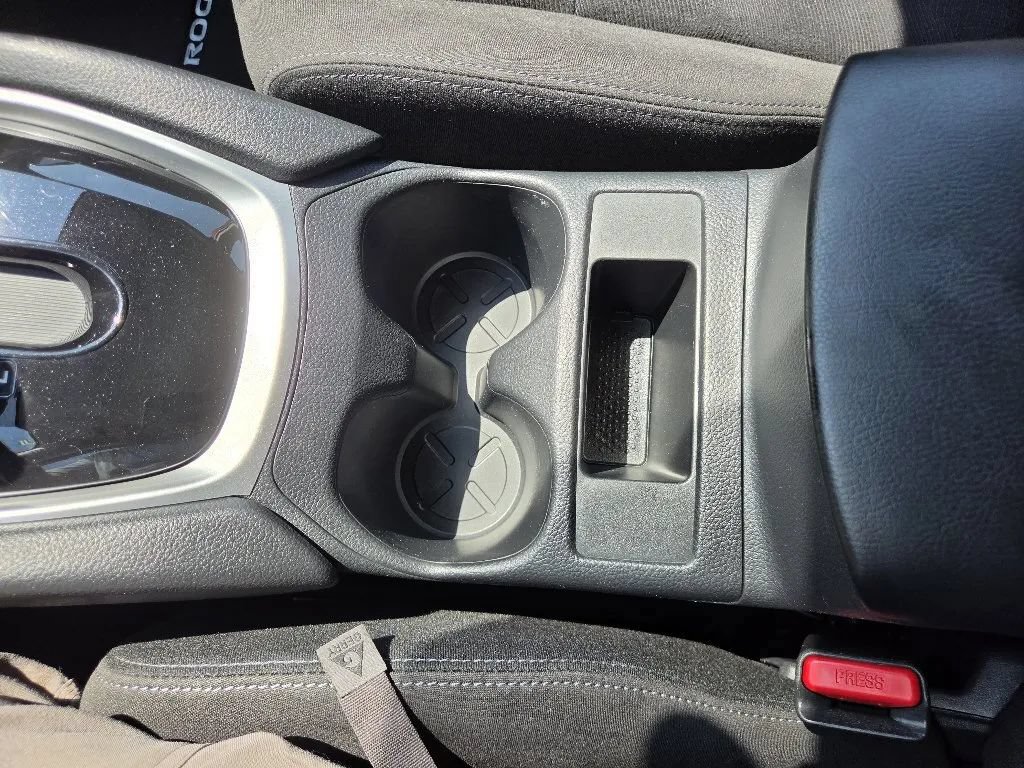 Used 2015 Nissan Rogue S FWD image 34