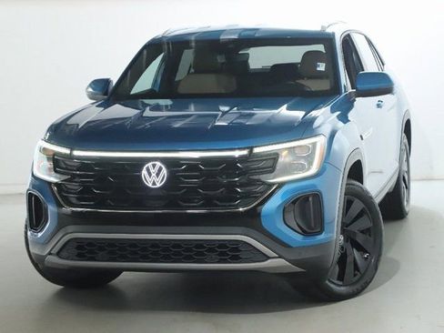Used 2024 Volkswagen Atlas Cross Sport SE w/ Black Wheel Package FWD image 3