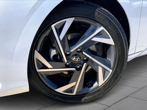 Used 2025 Hyundai Elantra Sport image 9