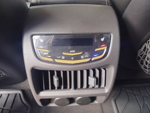 Used 2015 Cadillac SRX Premium image 17