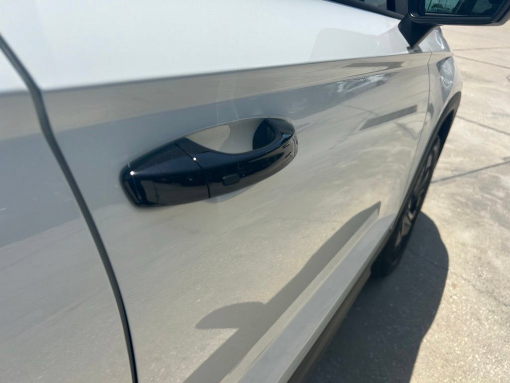 New 2026 Volkswagen Taos SE FWD image 32