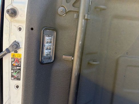 Used 2023 GMC Sierra 1500 AT4 image 8