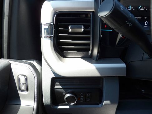 Used 2024 Ford F550 2WD Crew Cab Super Duty image 19