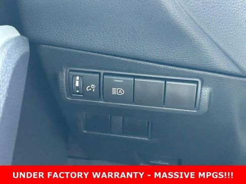 Used 2025 Toyota Corolla Cross LE FWD image 19