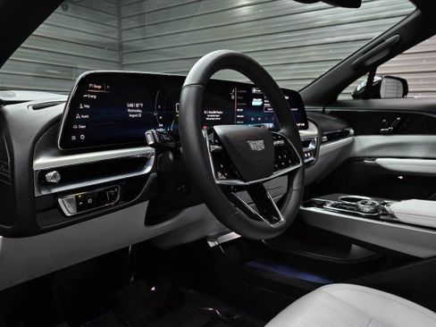 Used 2024 Cadillac Lyriq Luxury RWD image 11