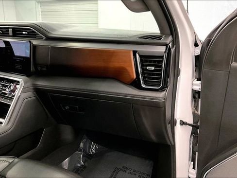 Used 2024 GMC Sierra 3500 Denali w/ Denali Reserve Package AWD/4WD image 19