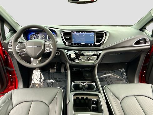 New 2026 Chrysler Pacifica Limited image 3