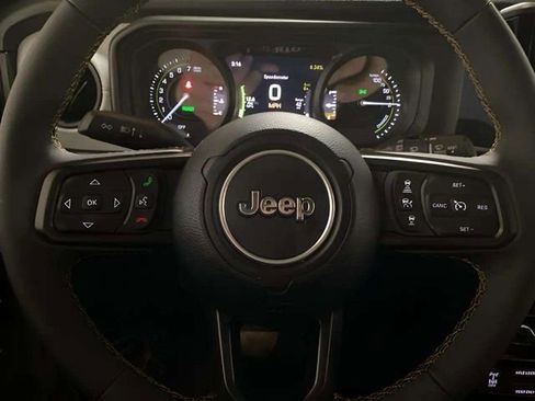 Used 2024 Jeep Wrangler Unlimited image 38