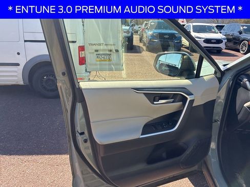 Used 2019 Toyota RAV4 XLE Premium image 10