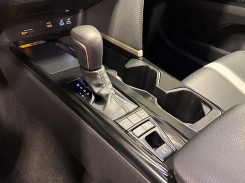 Used 2025 Toyota Camry SE w/ Convenience Package FWD image 16