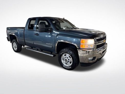 Used 2011 Chevrolet Silverado 2500 LT w/ Interior Plus Package AWD/4WD image 8