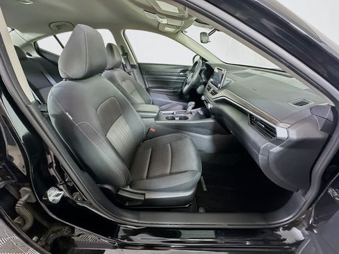 Used 2025 Nissan Altima 2.5 SV FWD image 29