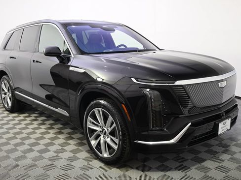 New 2027 Cadillac Vistiq Luxury w/ LPO, Floor Liner Package AWD/4WD image 8