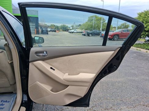 Used 2010 Nissan Altima Hybrid Sedan FWD image 11