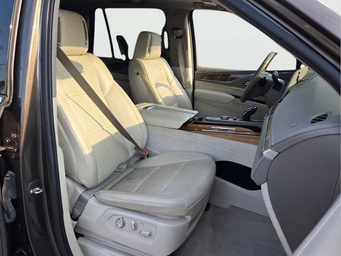 Used 2021 Cadillac Escalade Premium Luxury Platinum AWD/4WD image 18