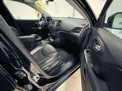 Used 2019 Jeep Cherokee Latitude Plus image 22